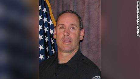 Der erste Offizier, der auf eine Massenerschießung in Boulder reagierte, wurde getötet.  Er hinterlässt sieben Kinder