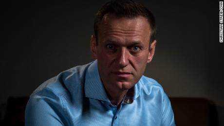 Die Untersuchung von CNN-Bellingcat identifiziert russische Spezialisten, die Putins Erzfeind Alexey Navalny verfolgt haben, bevor er vergiftet wurde 