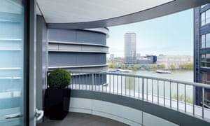 Balkonblick von der von Norman Foster entworfenen Bankhouse-Entwicklung