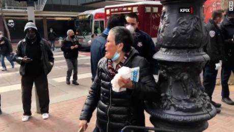   Eine 75-jährige Asiatin sagt, sie habe sich gewehrt, nachdem sie in San Francisco angegriffen worden war 