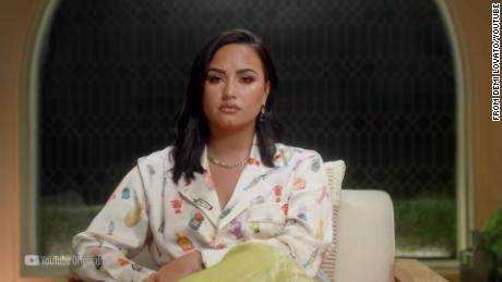Popstar Demi Lovato eröffnet in einer Szene aus ihren neuen Dokumentationen.