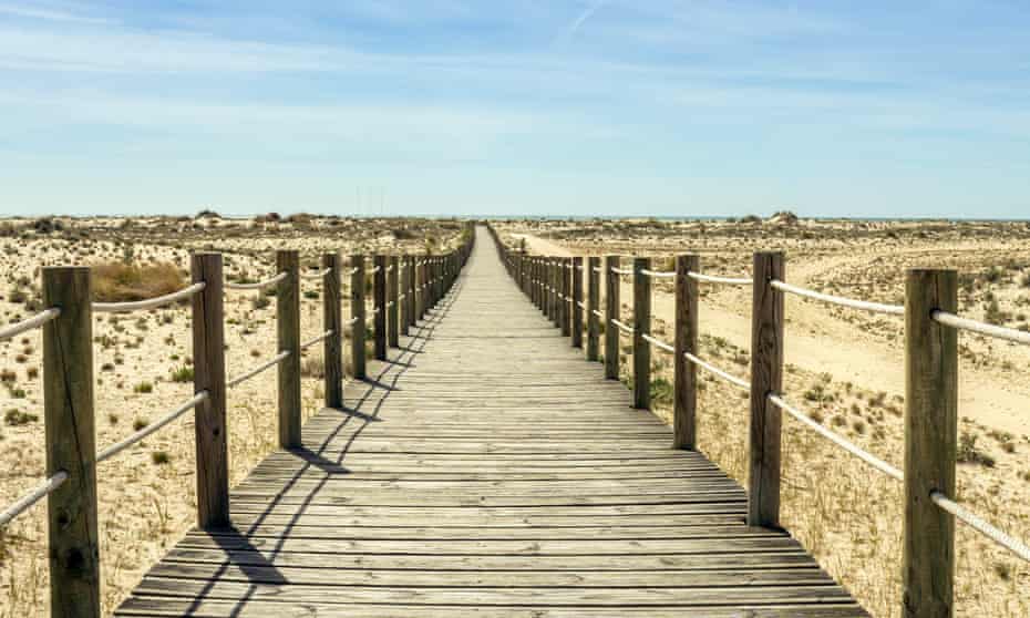 Die Promenade führt zum Strand von Armona
