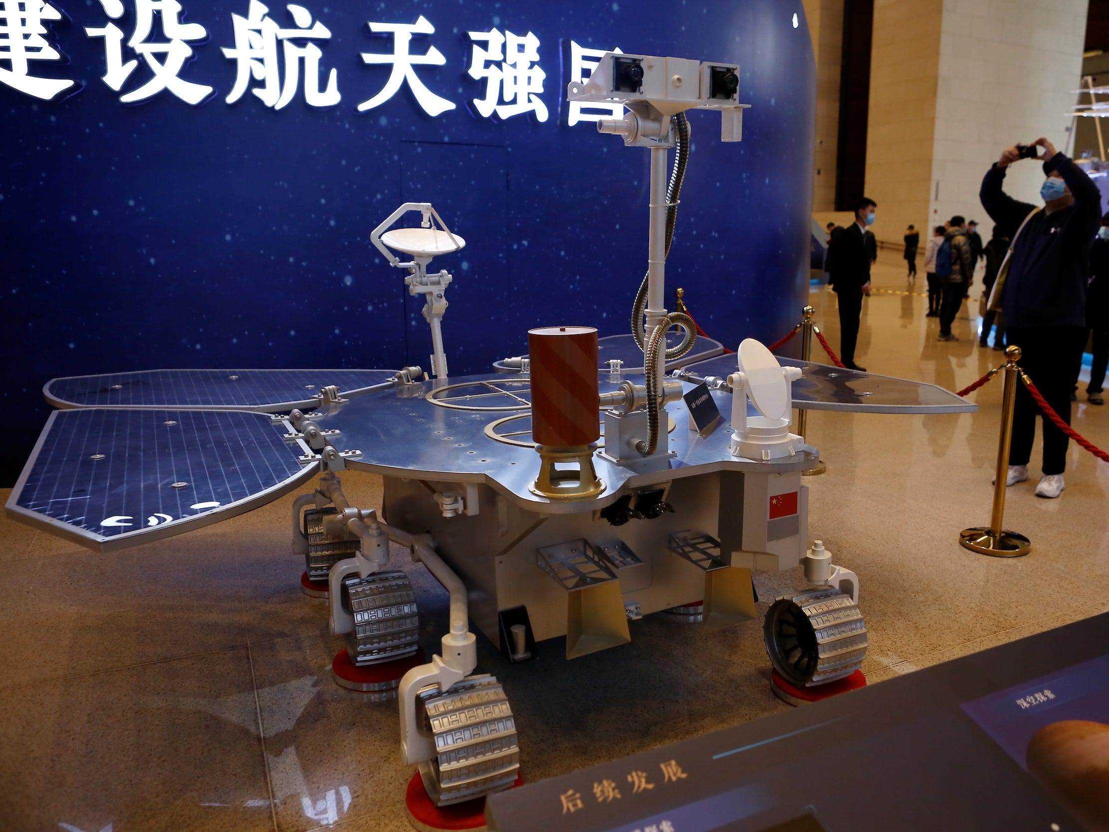 Chinas Tianwen-1 Zhurong Rover Replik