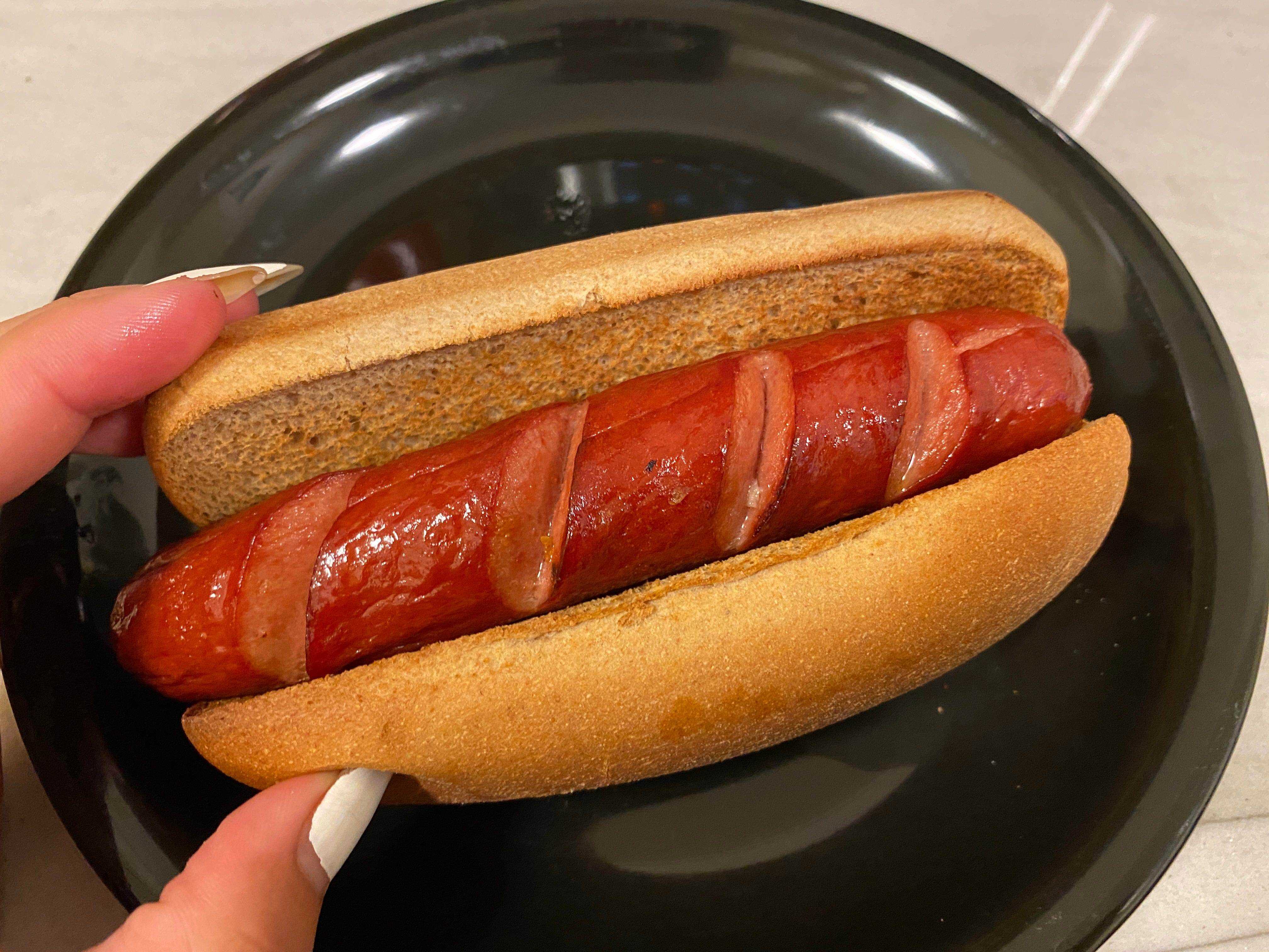Hotdog mit Brötchen