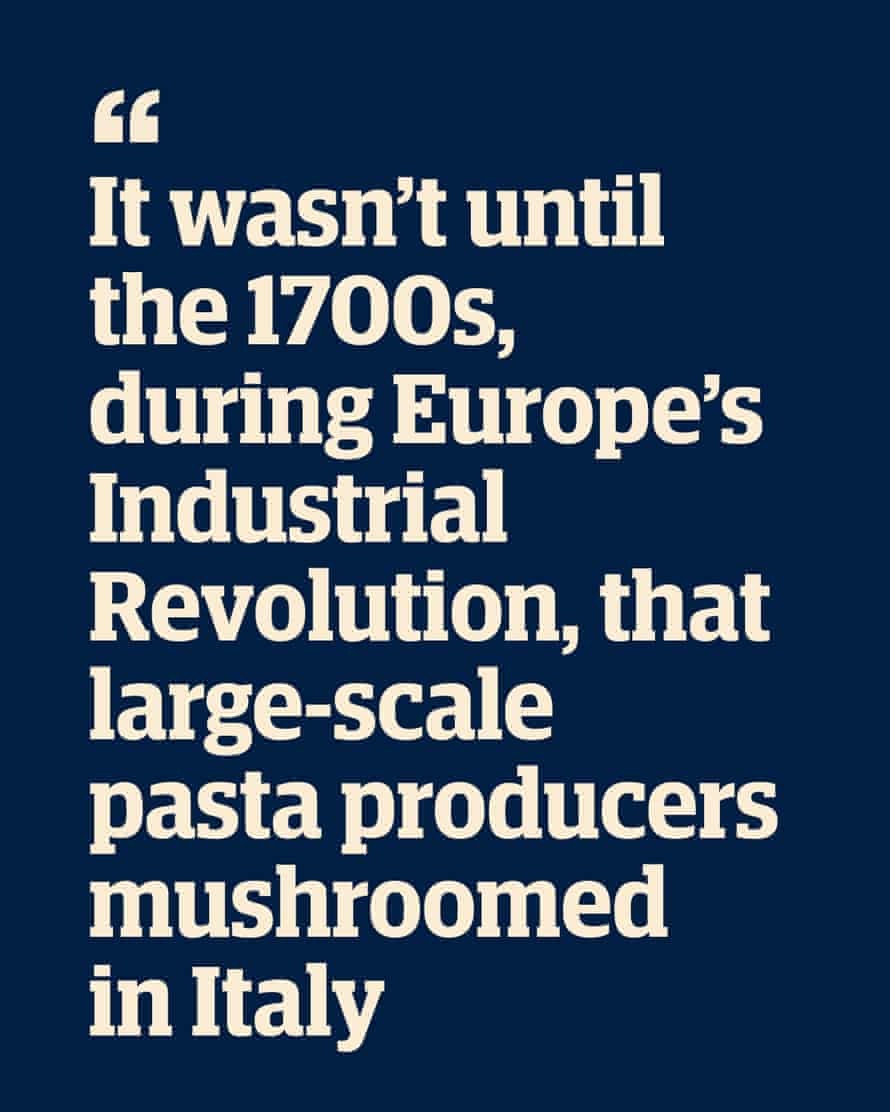 Zitat: „Erst im 18. Jahrhundert, während der industriellen Revolution in Europa, wuchsen große Teigwarenhersteller in Italien wie Pilze aus dem Boden.“