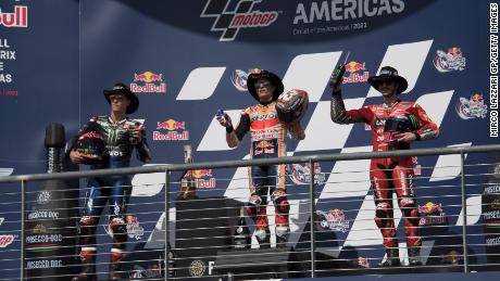 Fabio Quartararo, Marc Marquez und Bagnaia feiern nach dem MotoGP Grand Prix of the Americas-Rennen am 03. Oktober 2021 in Austin, Texas, auf dem Podium.
