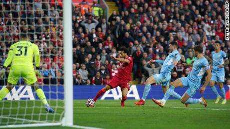 Salah stellt Liverpools Führung gegen Manchester City wieder her.