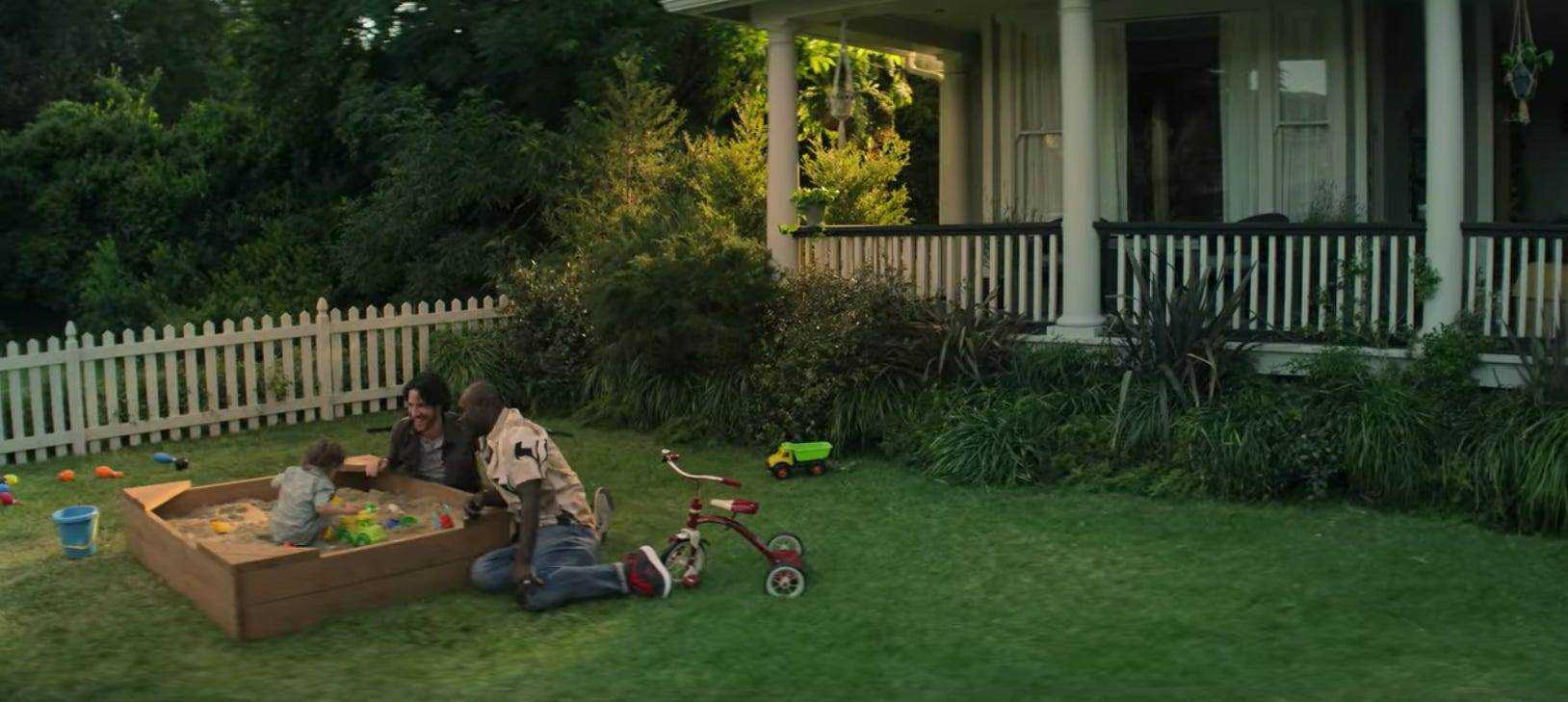 Henry mit Dante und seinem Mann im Vorgarten spielen - Du Staffel 3