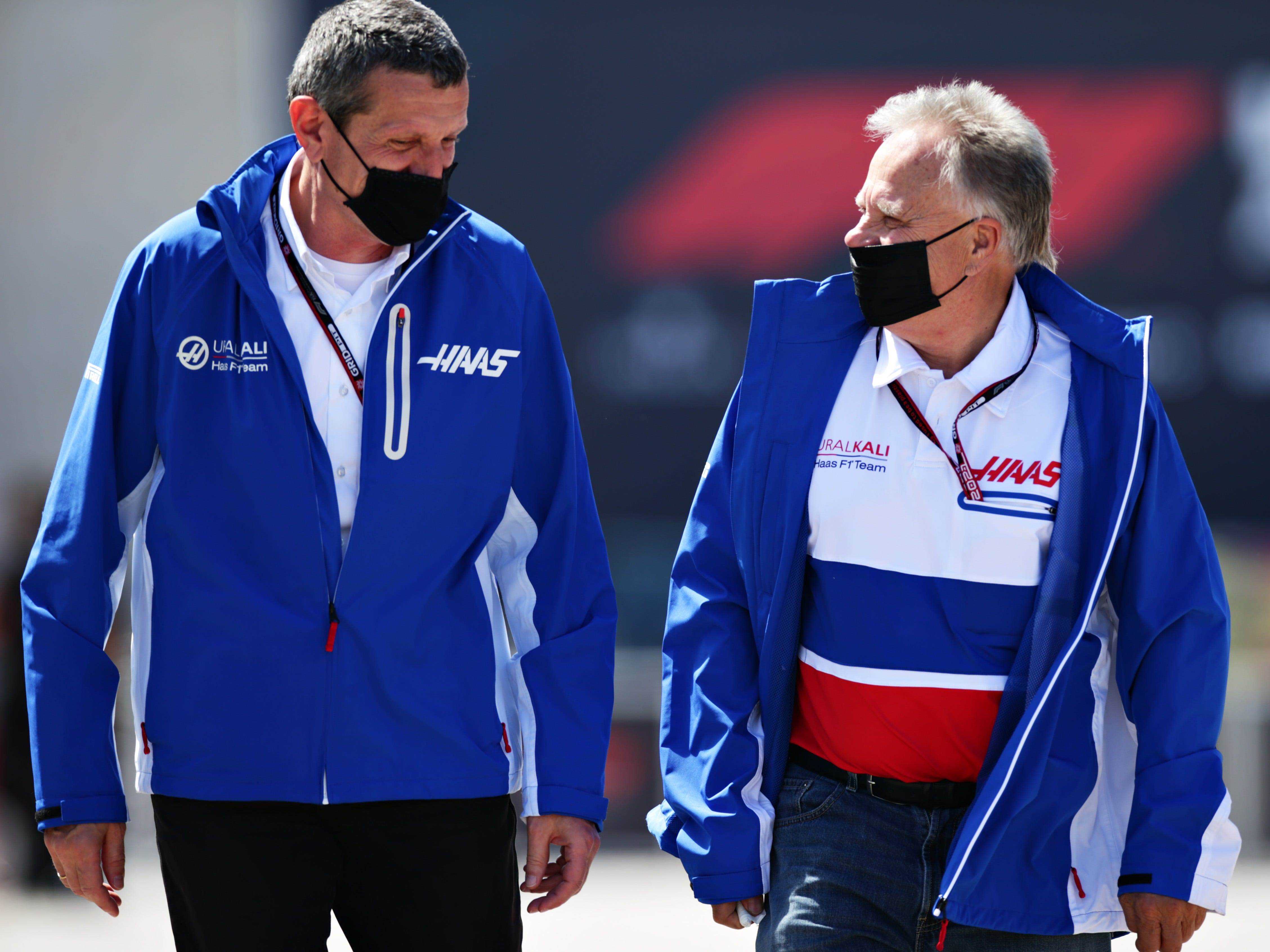Teamchef Günther Steiner und Haas F1-Gründer und Vorsitzender Gene Haas