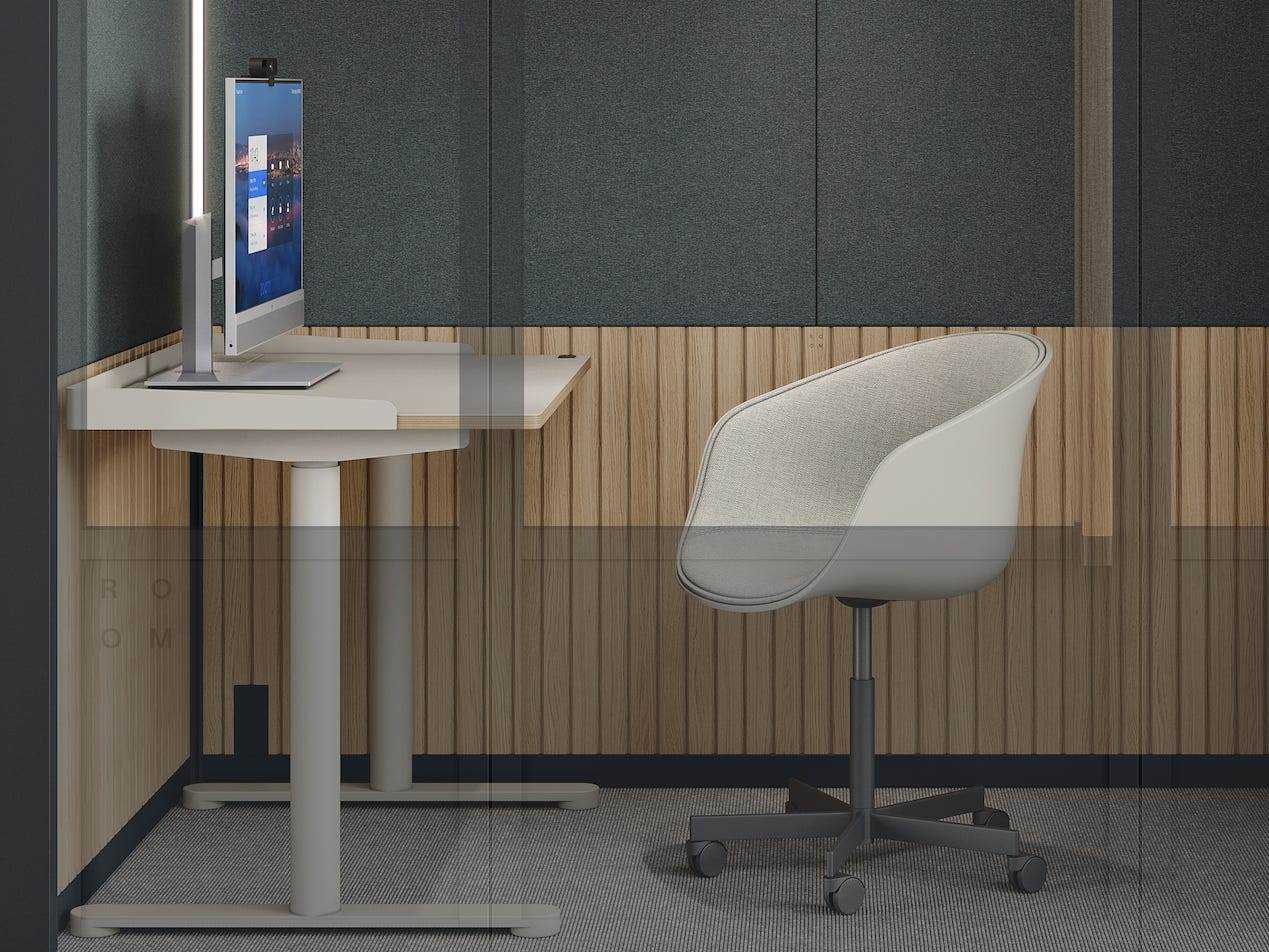 ein Rendering eines Raums für Zoom-Stand mit einem schwarzen Rahmen und einem Stuhl, Schreibtisch, Whiteboard, Desktop