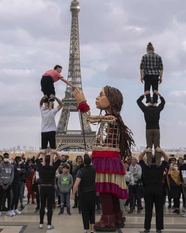 Little Amal in Paris am Freitag, 15. Oktober.