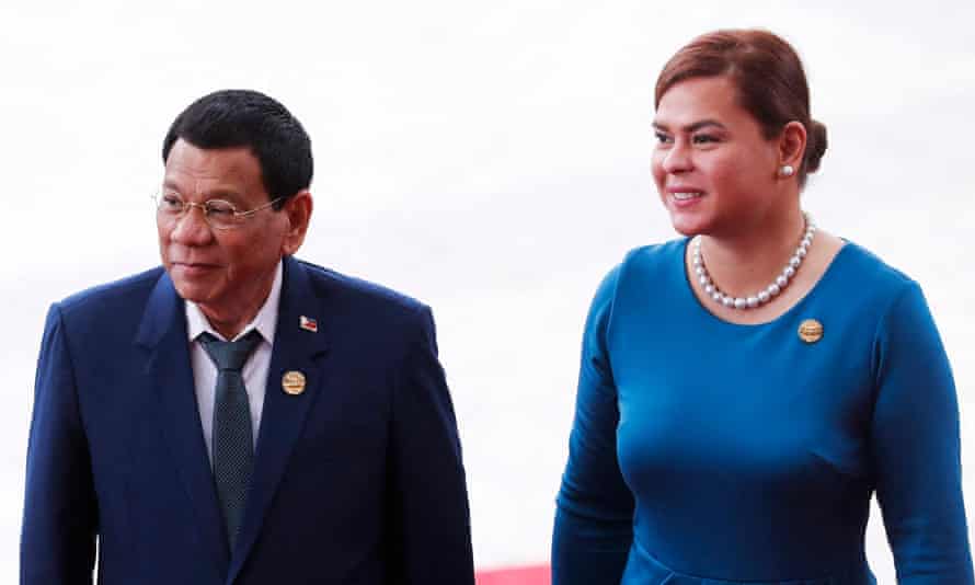 Der philippinische Präsident Rodrigo Duterte und seine Tochter Sara Duterte zusammen im Jahr 2018.