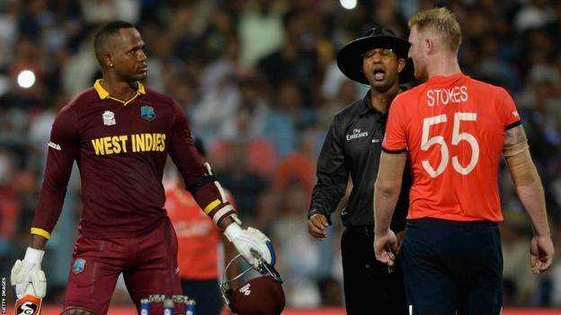 Marlon Samuels und Ben Stokes tauschen Worte während des Finales der T20-Weltmeisterschaft 2016 aus