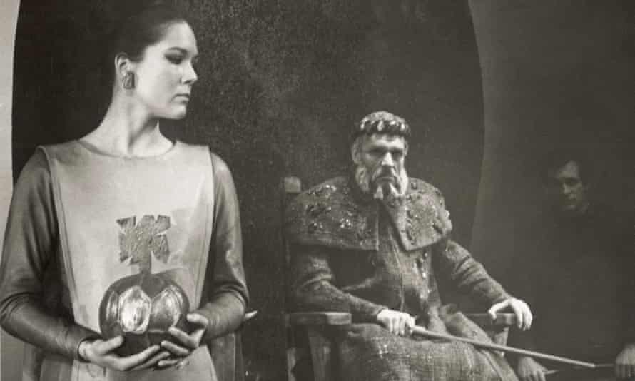Rigg als Cordelia in einer RSC-Produktion von King Lear mit Paul Scofield in der Titelrolle, Regie Peter Brook, 1962.