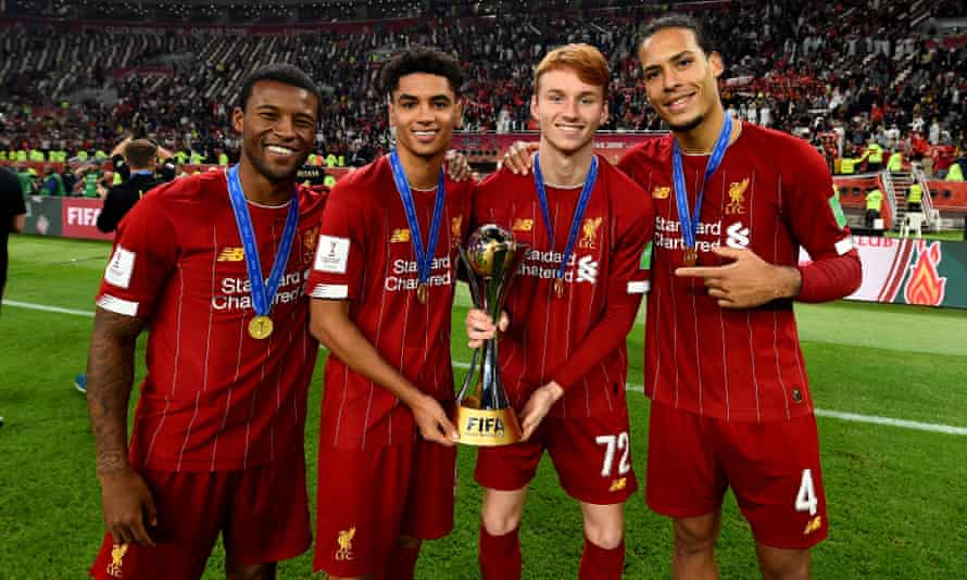 Von links: Georginio Wijnaldum, Ki-Jana Hoever, Sepp van den Berg und Virgil van Dijk nach Liverpools Gewinn der Fifa-Klub-Weltmeisterschaft 2019.