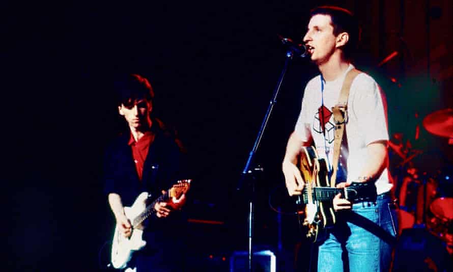 Johnny Marr (links) und Billy Bragg bei Manchester Apollo auf der Red Wedge Tour 1986.