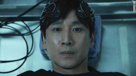 Lee Sun-kyun in 'Dr.  Gehirn,'  weltweit Premiere auf Apple TV+.
