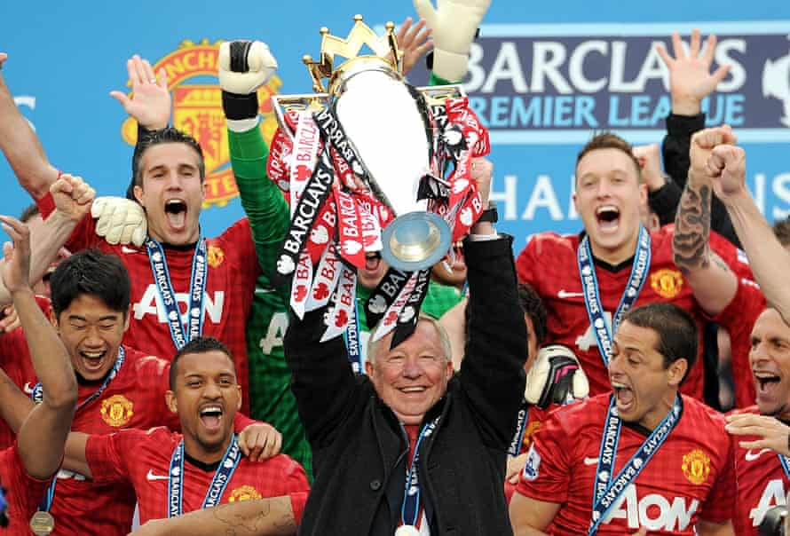 Sir Alex Ferguson hebt 2013 die Premier League-Trophäe – seine letzte Amtshandlung als Trainer von Manchester United
