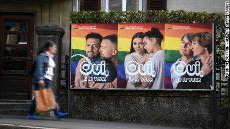 Die Schweiz stimmt mit fast Zweidrittelmehrheit für die Legalisierung gleichgeschlechtlicher Ehen