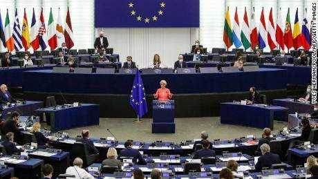 EU warnt Polen, dass es für die Anfechtung des Common Law bezahlen wird