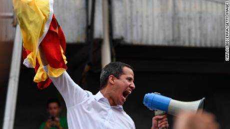 Guaidó bleibt in Caracas, aber seine Bemühungen um die Übergangsmacht sind gescheitert.