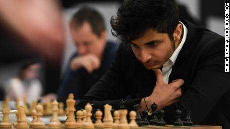 Gujrathi konzentriert sich während einer Partie des Masters-Turniers beim Prague International Chess Festival am 15. März 2019. 