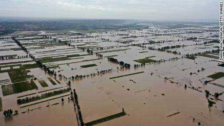 Überschwemmung in der Nähe des Dorfes Lianbo in der Stadt Hejin in der nordchinesischen Provinz Shanxi am 10. Oktober.