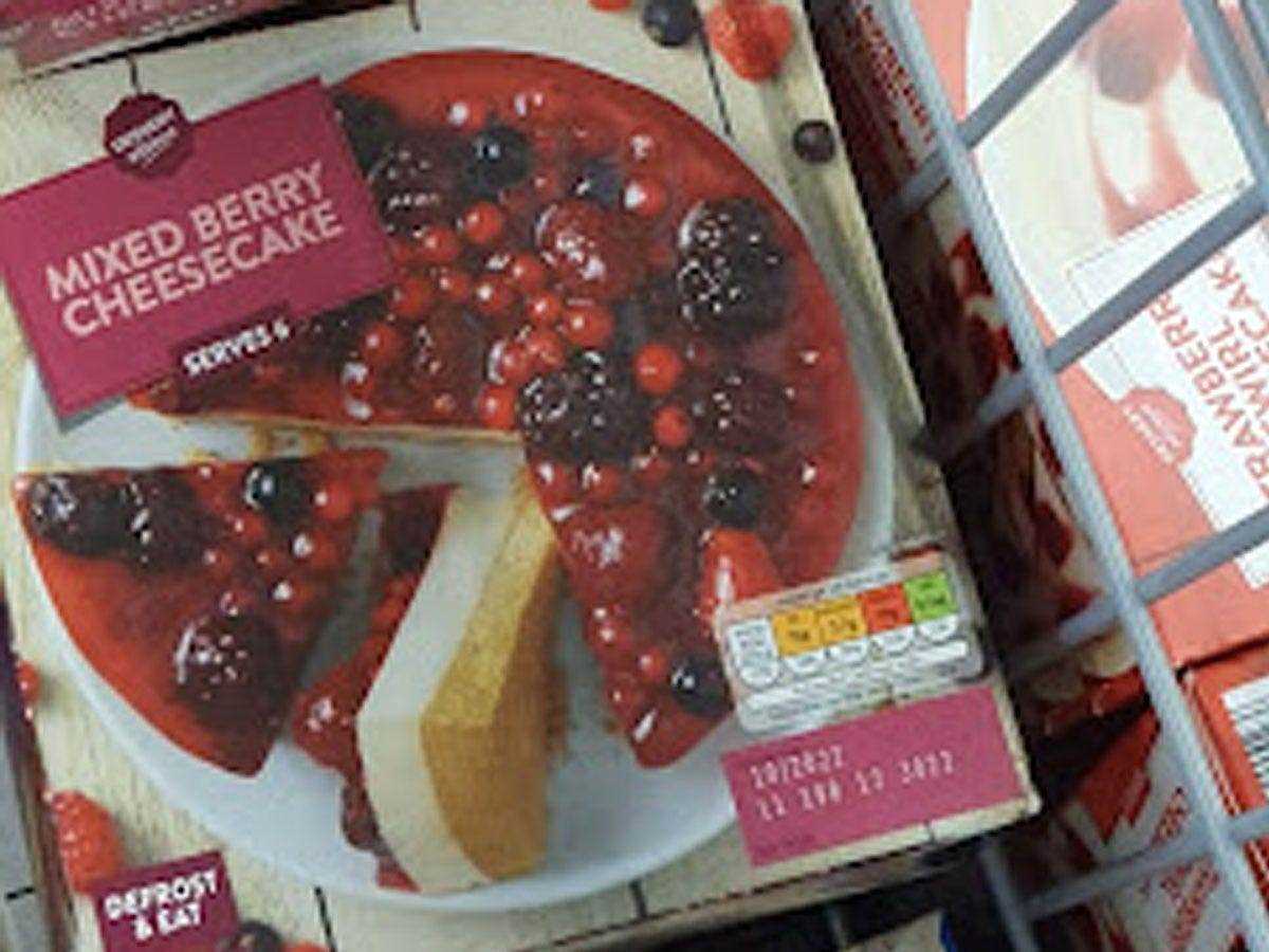 Aldi Mixed Berry Cheesecake im Gefrierfach