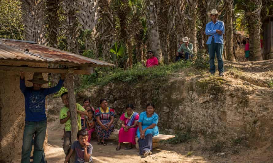 Gemeindemitglieder während eines Treffens im Dorf Guaiabo.
