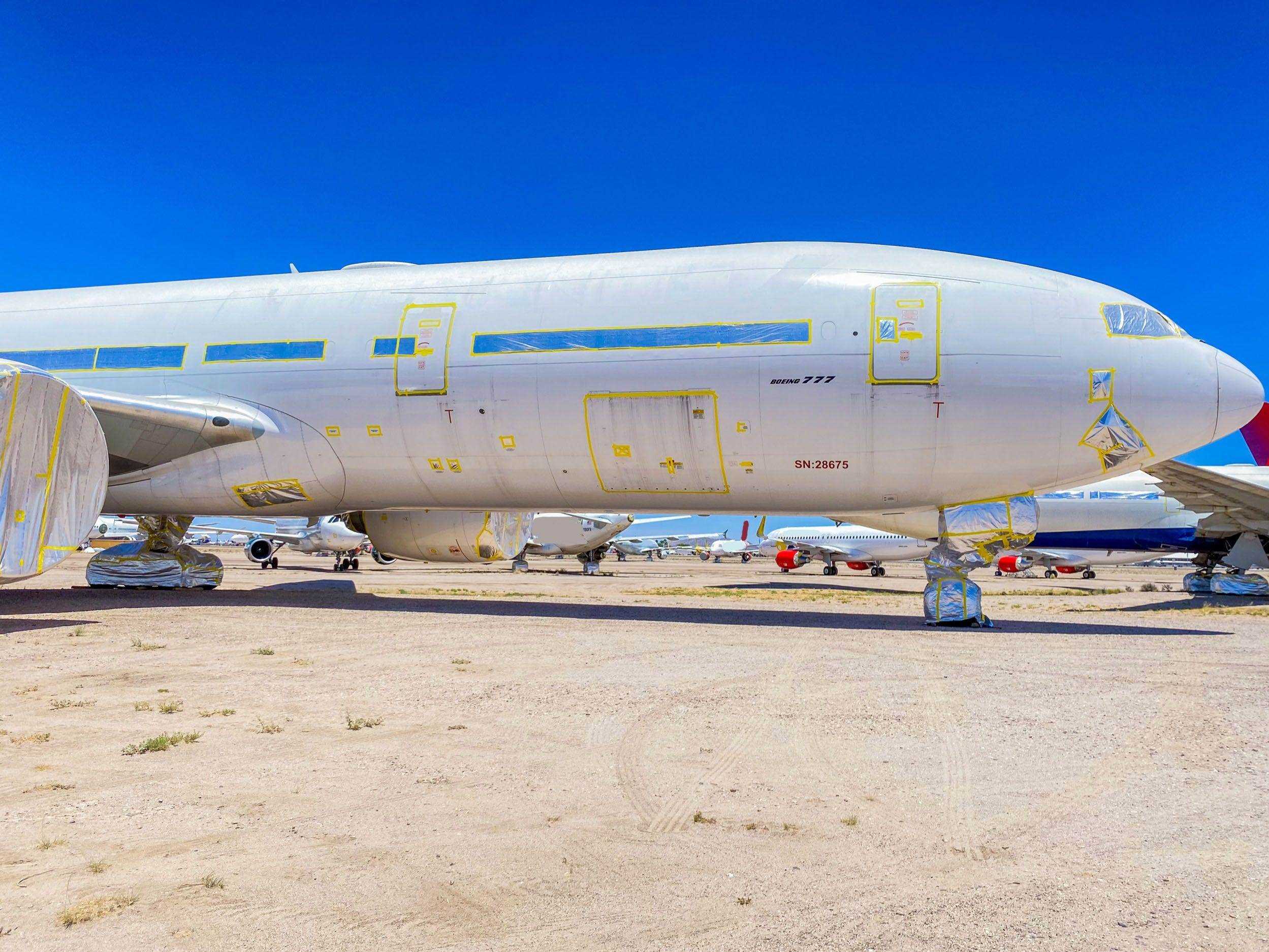 Ein gelagertes Flugzeug im Pinal Airpark in Marana, Arizona - Pinal Airpark Tour 2021