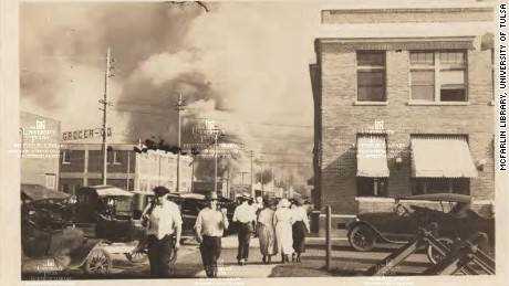 Ein Jahrhundert nach dem Massaker an den Rassen von Tulsa, "Sie haben immer noch eine Gemeinschaft, die zu kämpfen hat"