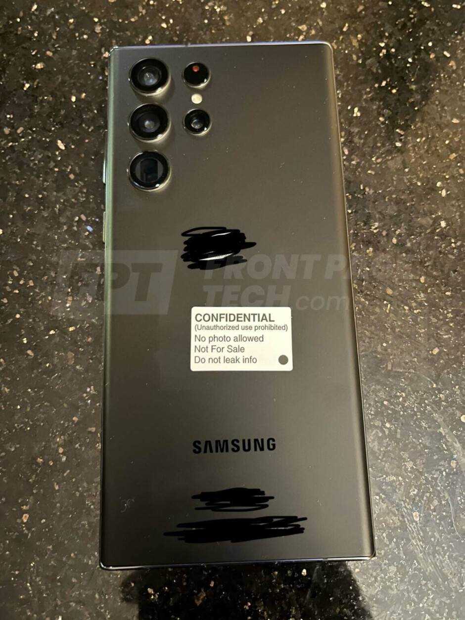 Samsung Galaxy S22 Ultra sickert in realen Bildern mit S Pen an Deck durch