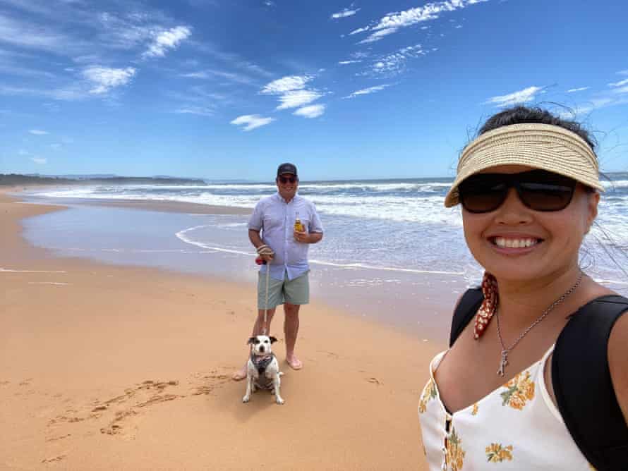 Berny Nguyen und ihr Mann Vladamir zurück in Australien mit ihrem Rettungshund Ernie