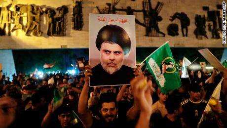 Kleriker Sadr gewinnt Irak-Abstimmung, ehemaliger Premierminister Maliki dicht dahinter, sagen Beamte