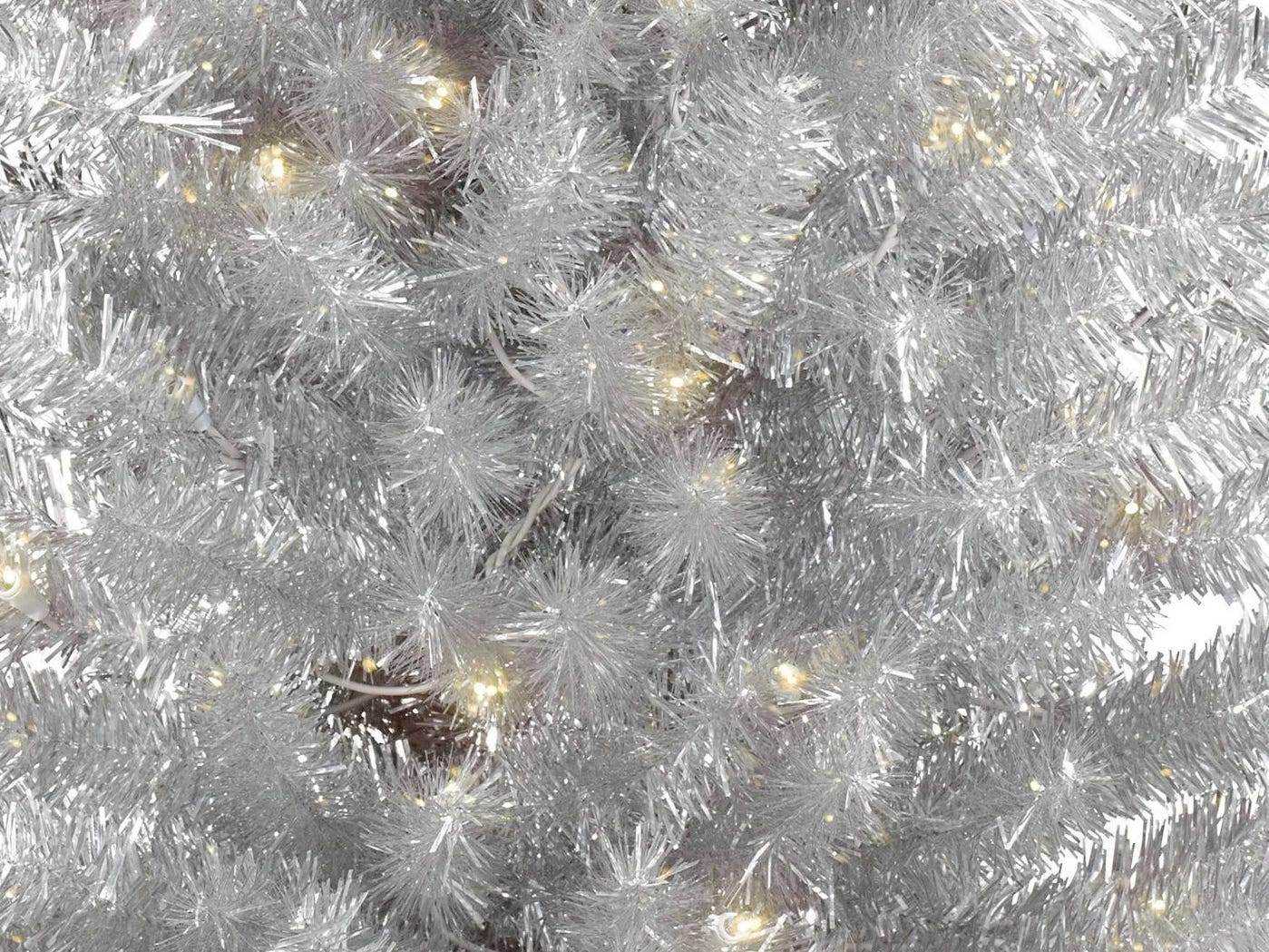 Bild von Target Wondershop Silver vorbeleuchteter Baum in der Nähe für die besten vorbeleuchteten Weihnachtsbäume 2021