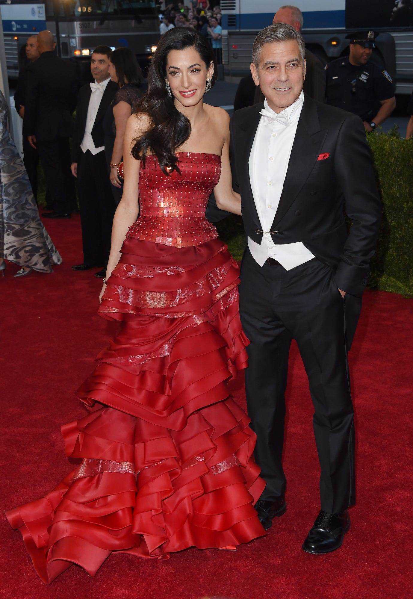 Amal Clooney und George Clooney bei der Met Gala am 4. Mai 2015.