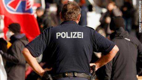 Deutsche Polizei stoppt rechtsextreme Bürgerwehren, die versuchen, die polnische Grenze zu patrouillieren