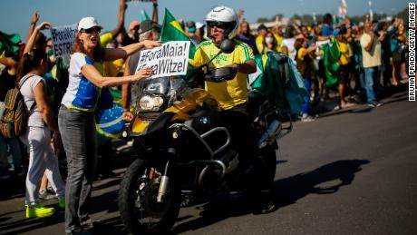 Unterstützer von Präsident Jair Bolsonaro versammeln sich am 31. Mai 2020 in Rio de Janeiro, Brasilien, gegen den derzeitigen Gouverneur von Rio de Janeiro, Wilson Witzel.