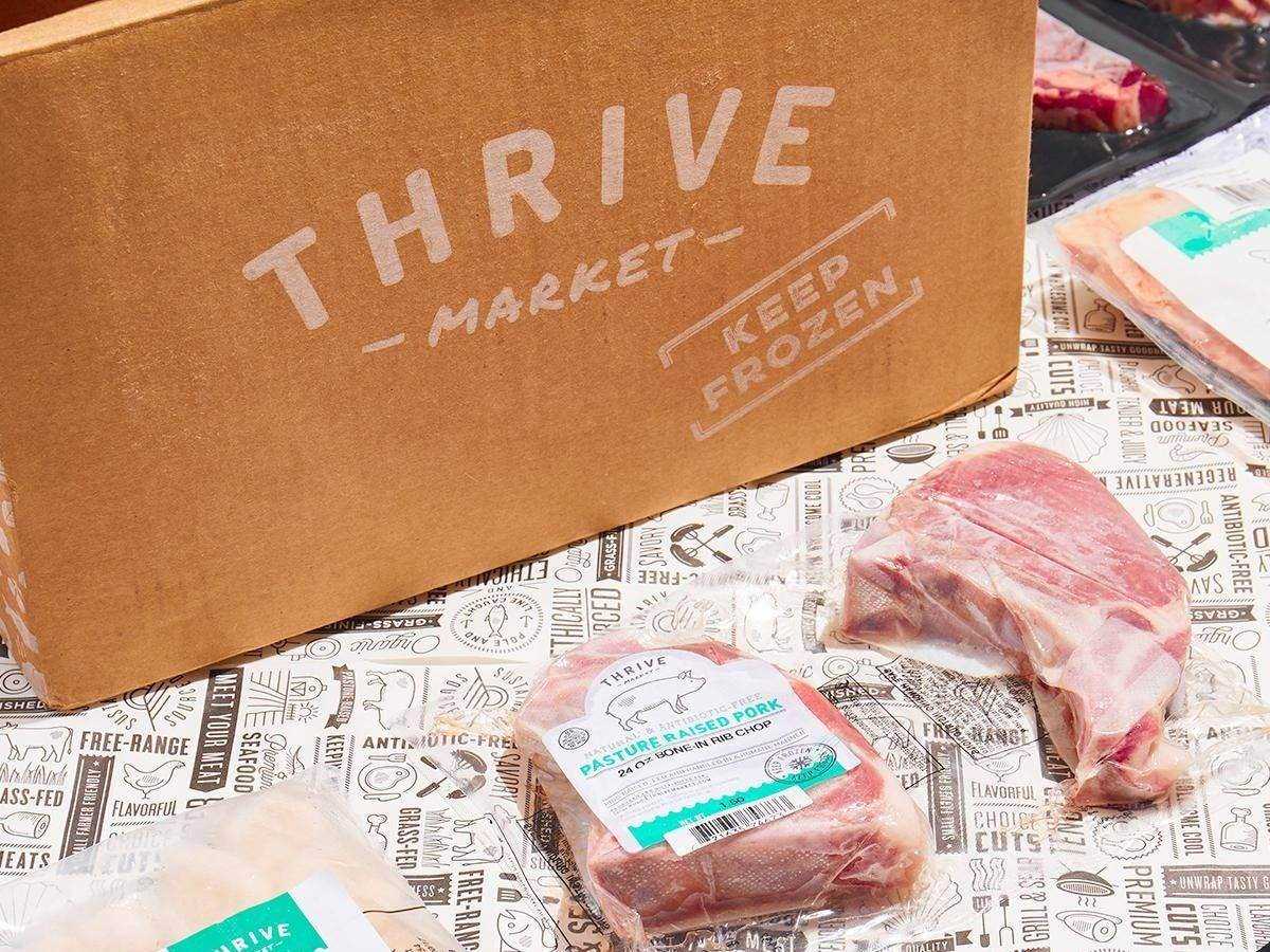 eine Kiste mit Fleisch vom Thrive Market