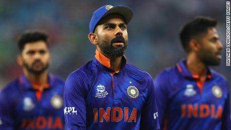 Der indische Cricket-Kapitän Virat Kohli knallt "rückgratlos"  Trolle nach Social-Media-Missbrauch, die auf den Bowler des Teams abzielen