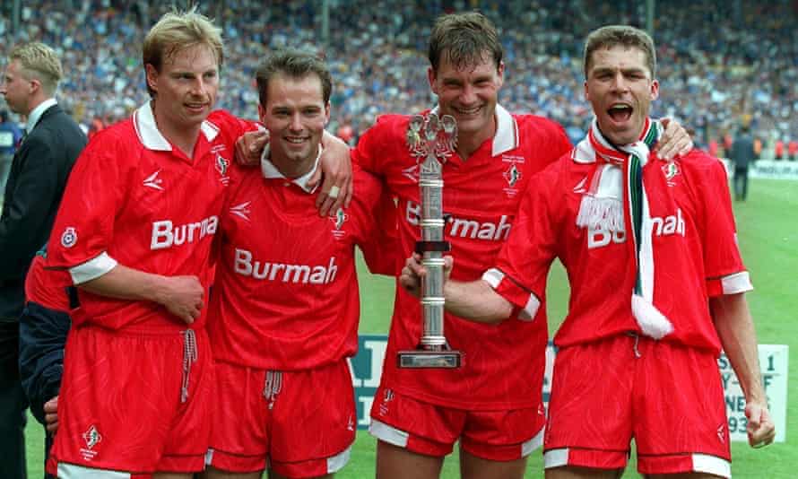 Glenn Hoddle feiert 1993 den Aufstieg in die Premier League über die Play-offs als Swindon-Spielermanager