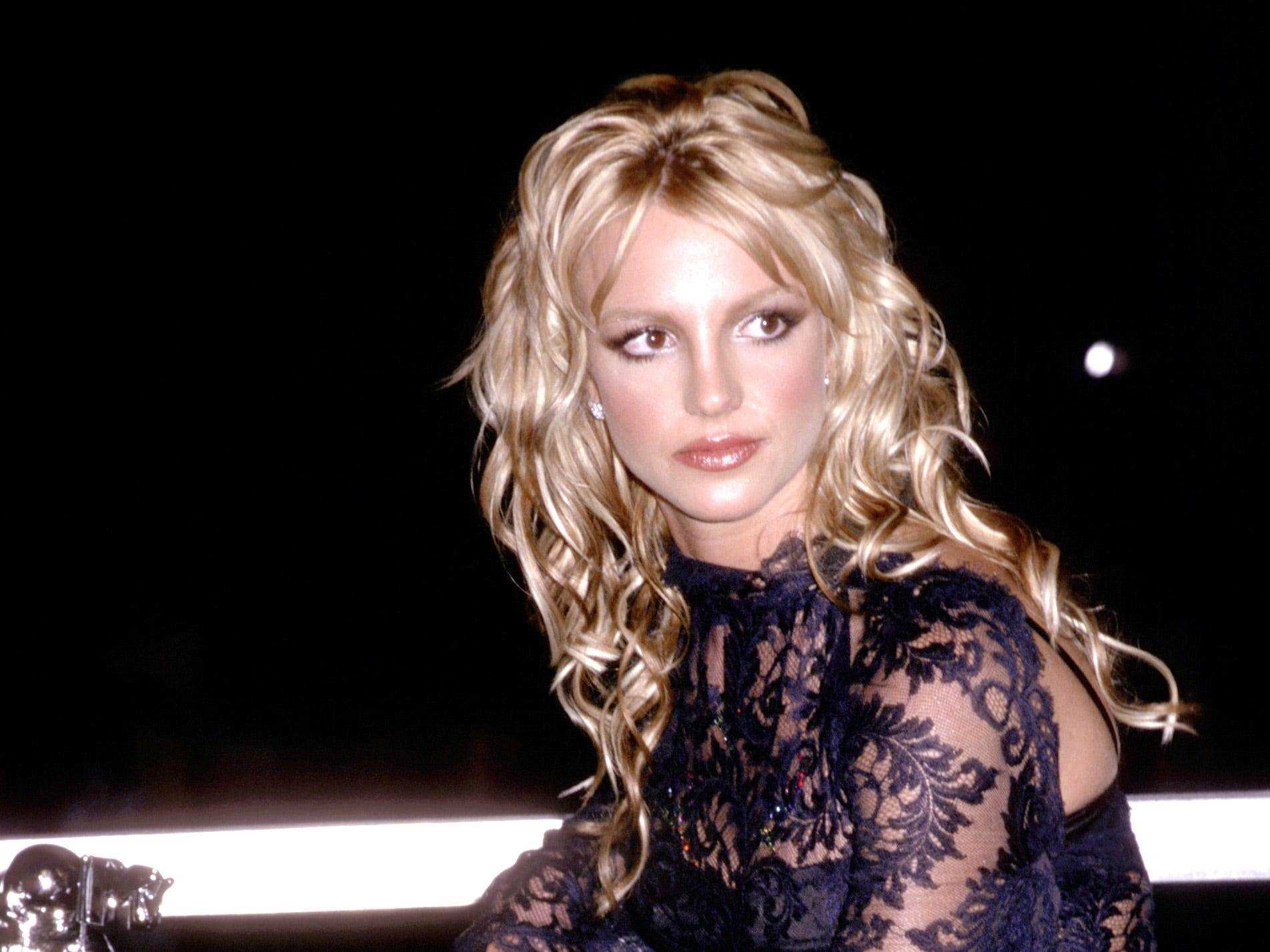 Britney Spears schwarzes Spitzenkleid,