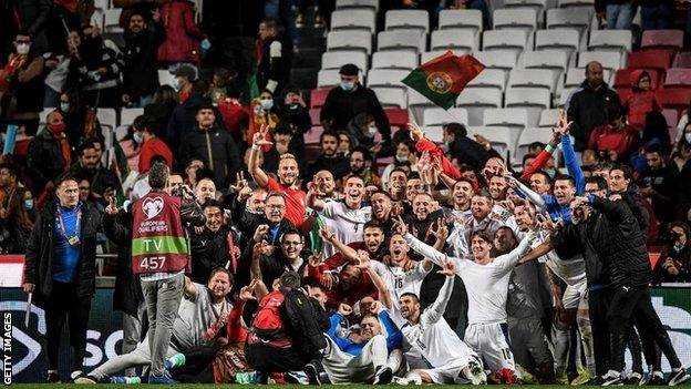Spieler aus Serbien feiern ihren Sieg