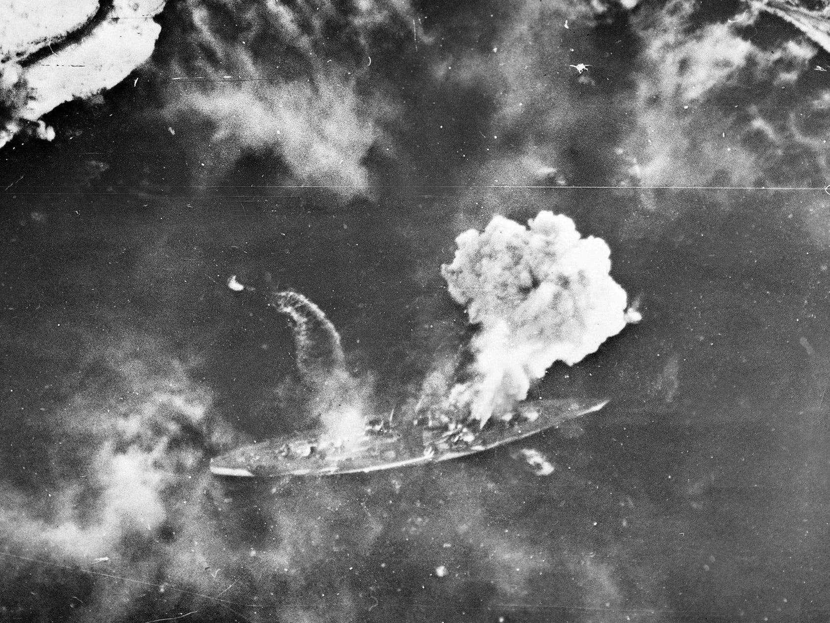Britischer Bomberangriff auf deutsches Schlachtschiff Tirpitz