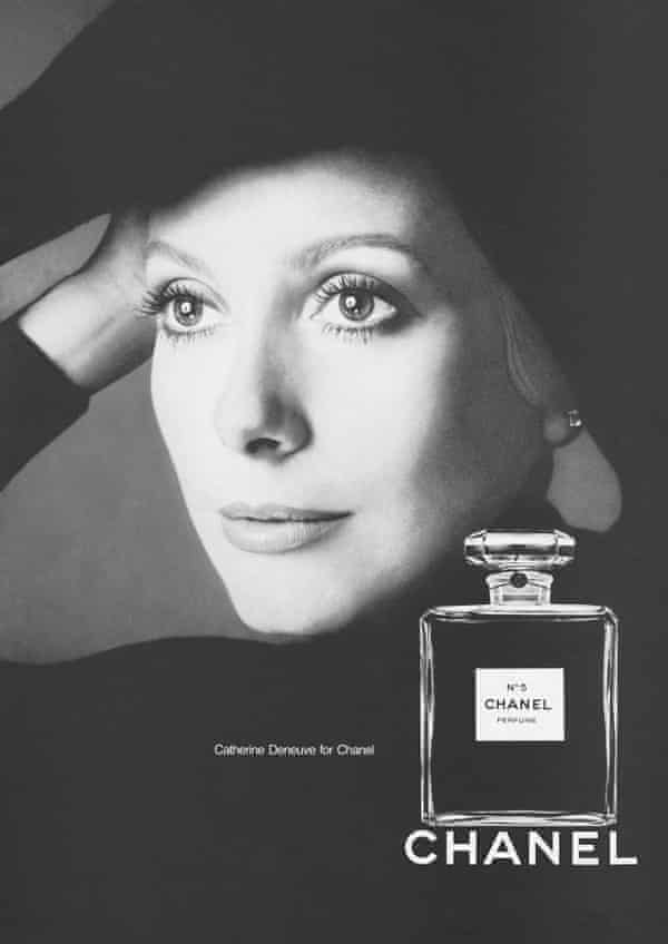 Catherine Deneuve fotografierte 1972 für Chanel No5.