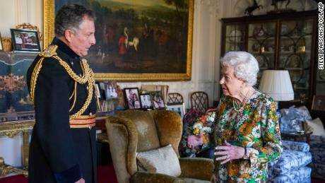 Der pflichtbewusste König war mit einer Militäraudienz in Windsor wieder dabei. 