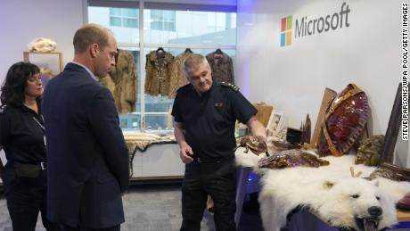 William erfährt bei einem Besuch in der Microsoft-Zentrale in Reading, England am 18. 