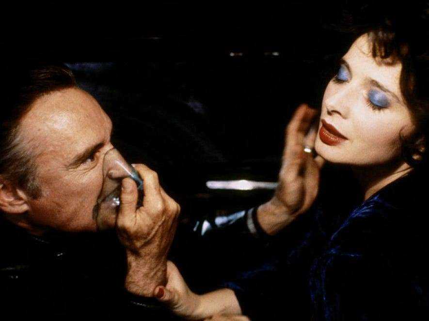 Der US-amerikanische Schauspieler Dennis Hopper und die italienische Schauspielerin Isabella Rossellini am Set von 