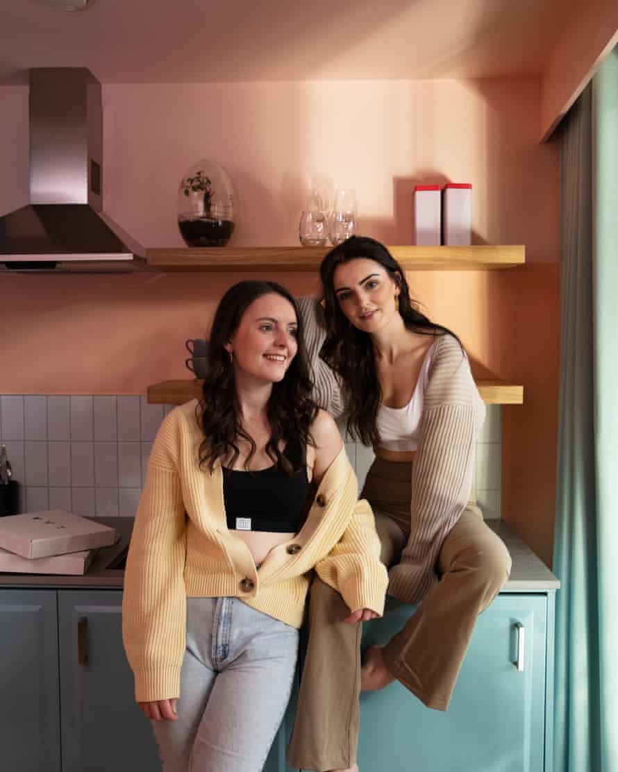 Katie und Amanda McCourt, Gründer der Firma Pantee für nachhaltige Unterwäsche, werden ihre Website am Black Friday für alle außer 