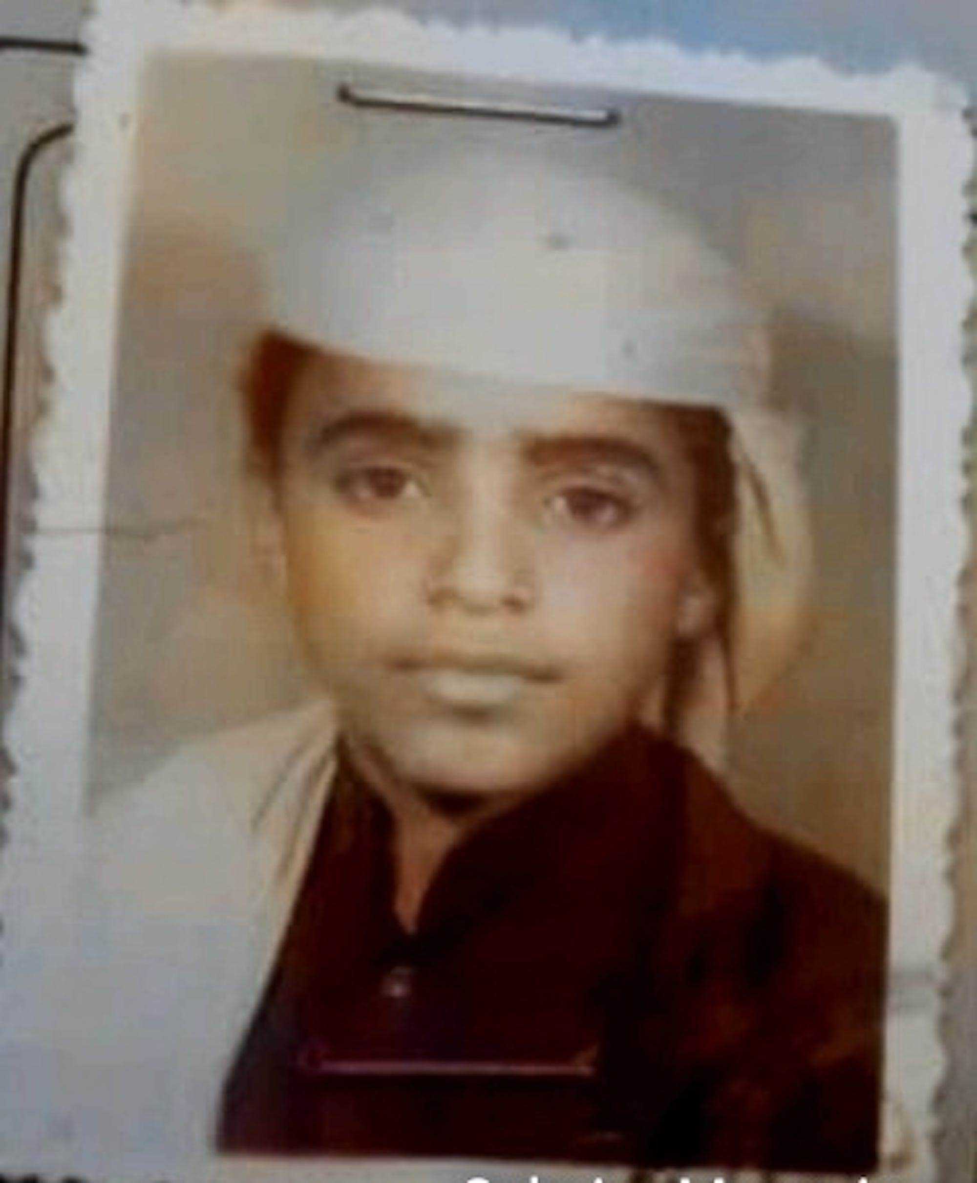 Ein Foto von Mansoor Adayfi als Kind.